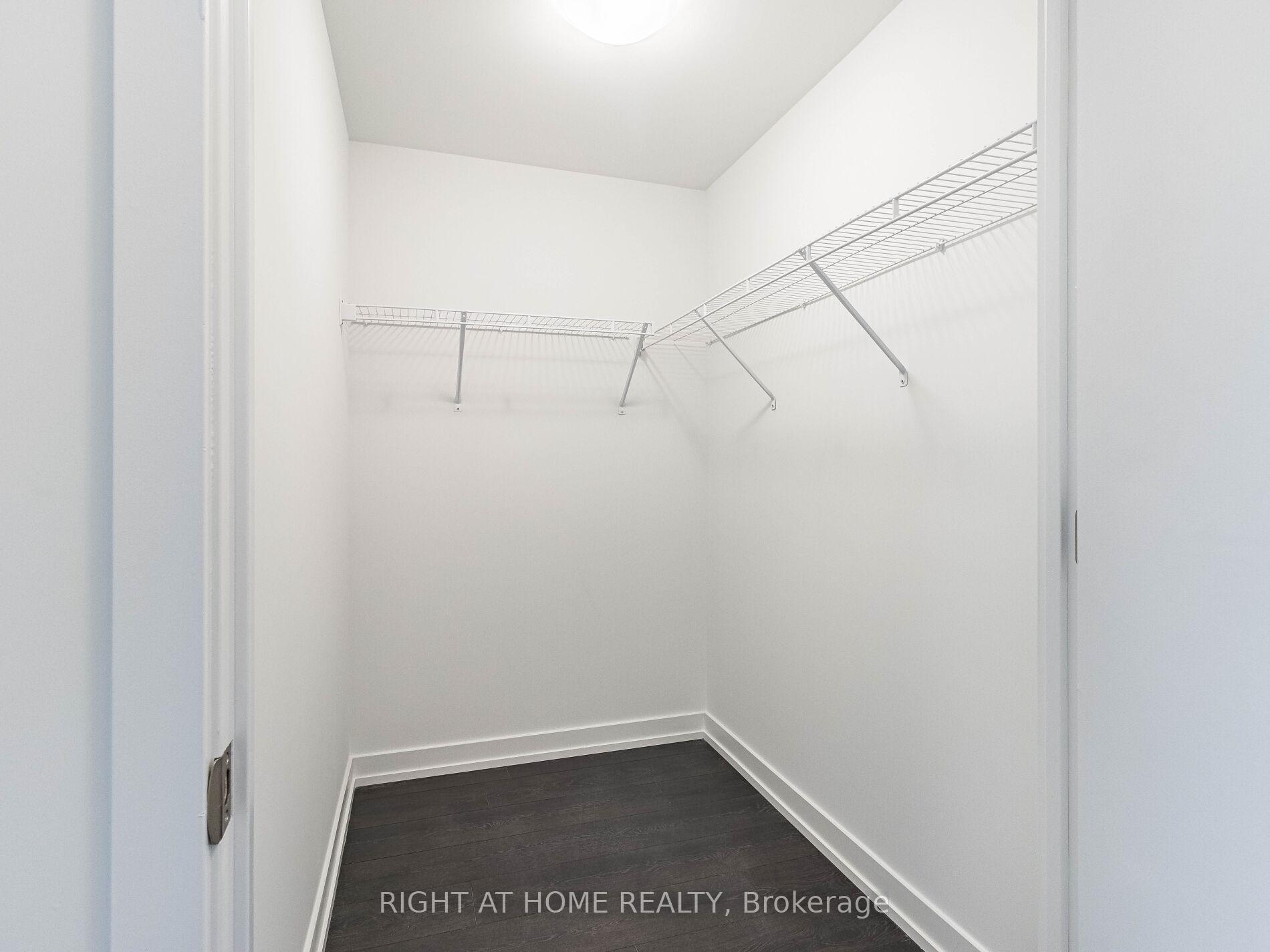 2 Bedrooms Condo at 5 maryport, Toronto For sale