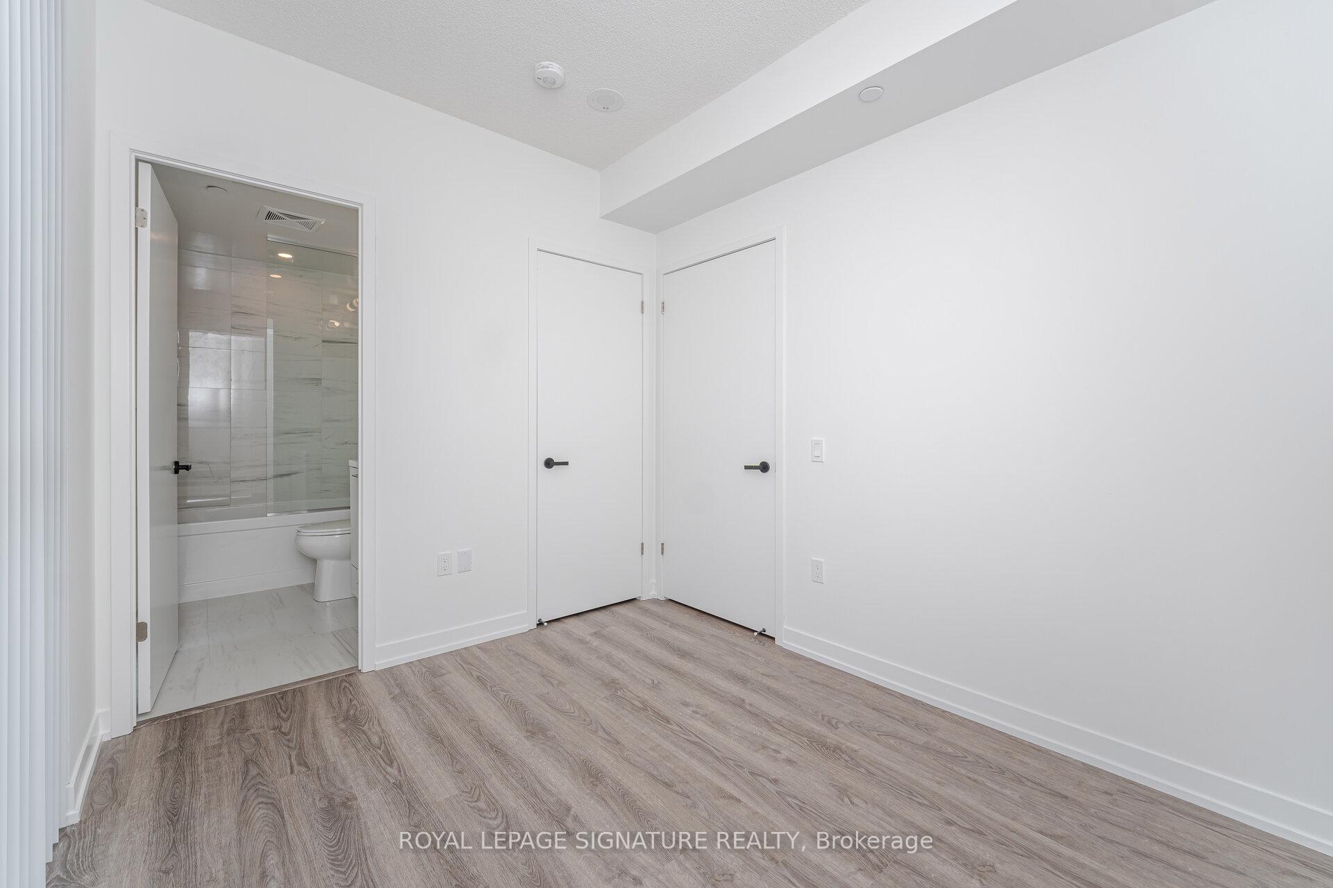 2 Bedrooms Condo at 195 Commerce, Vaughan For sale