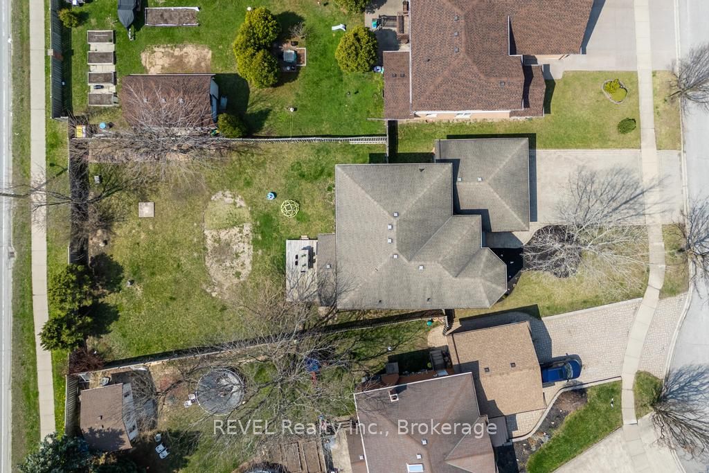8042 Oakridge Drive