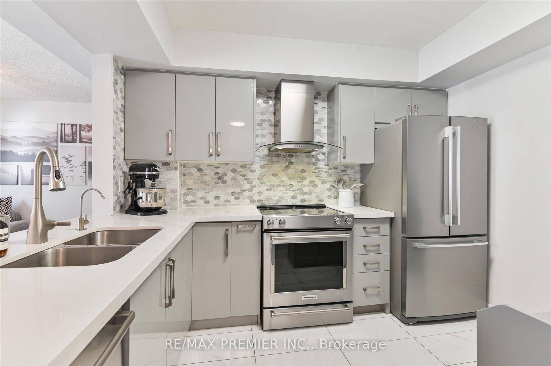 3 Bedrooms Condo at 3 Everson, Toronto For sale