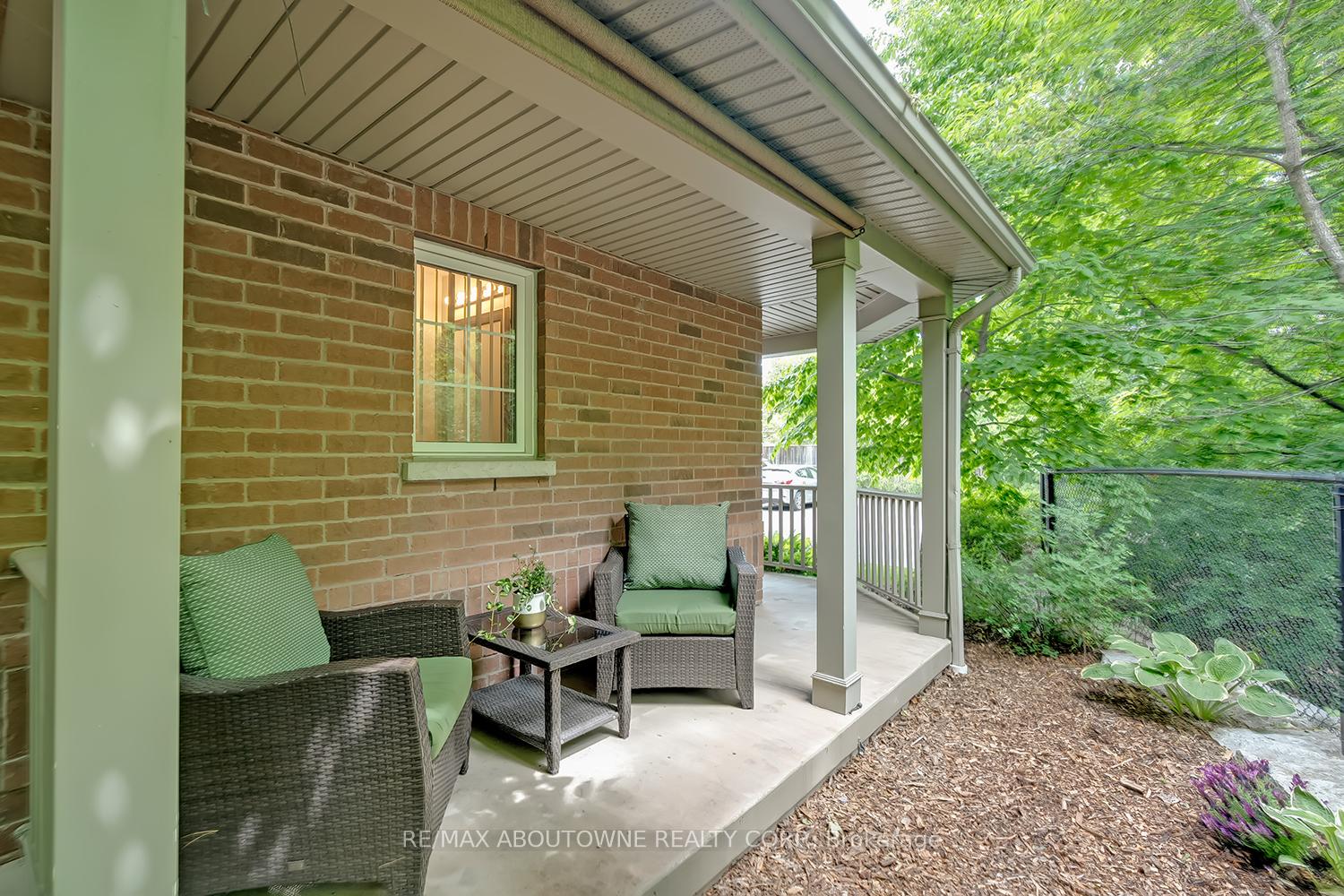 3 Bedrooms Condo at 233 Duskywing, Oakville For sale