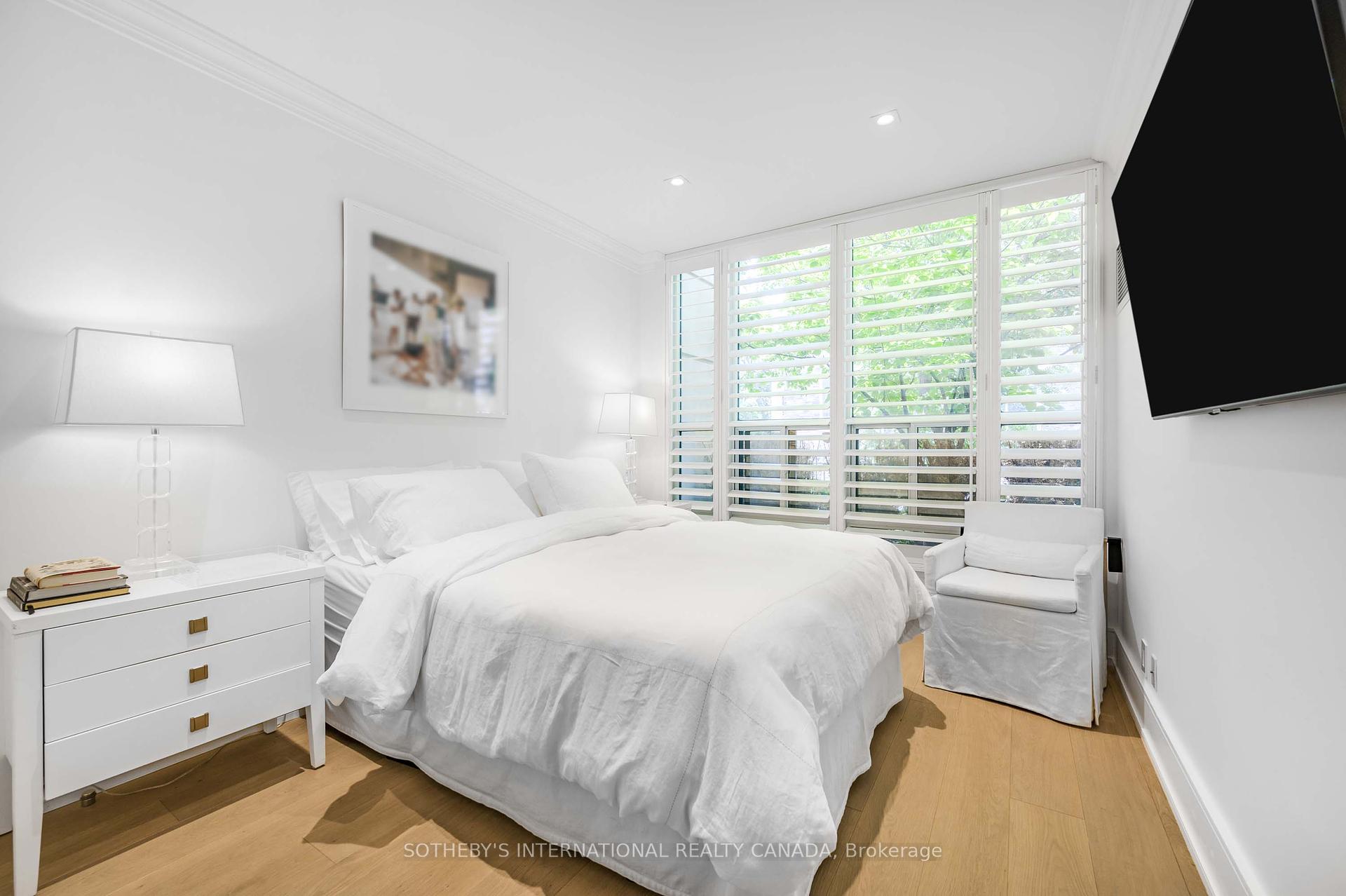 2 Bedrooms Condo at 10 Delisle, Toronto For sale