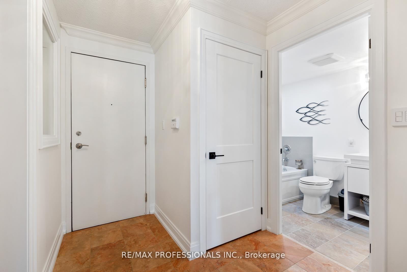 2 Bedrooms Condo at 410 Queens,  Toronto For sale