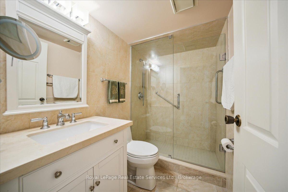 2 Bedrooms Condo at 2180 Marine, Oakville For sale