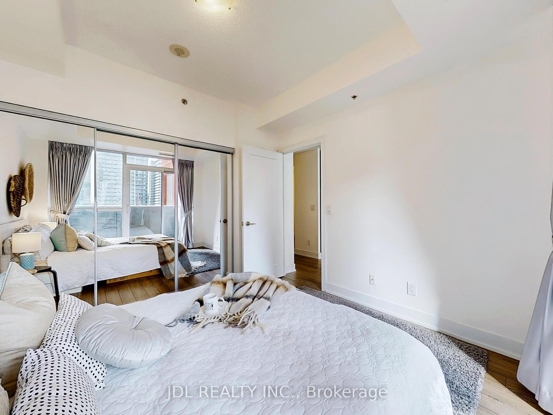 2 Bedrooms Condo at 318 Richmond, Toronto For sale