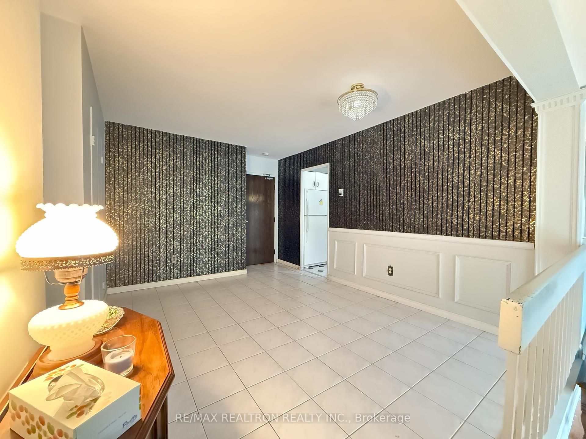 3 Bedrooms Condo at 1 Four Winds, Toronto For sale