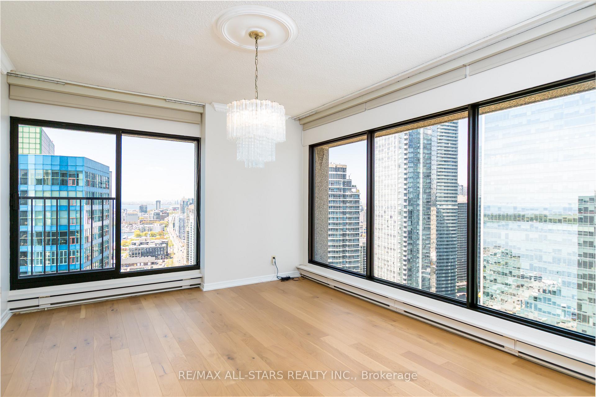 1 Bedroom Condo at 55 Harbour, Toronto For sale
