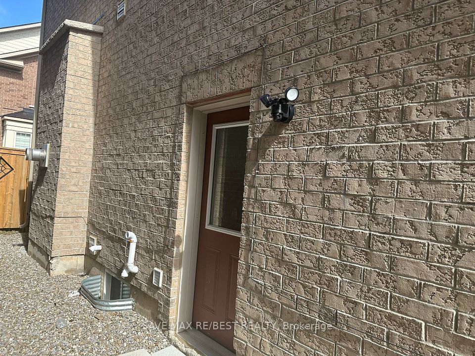 33 Pearman Crescent