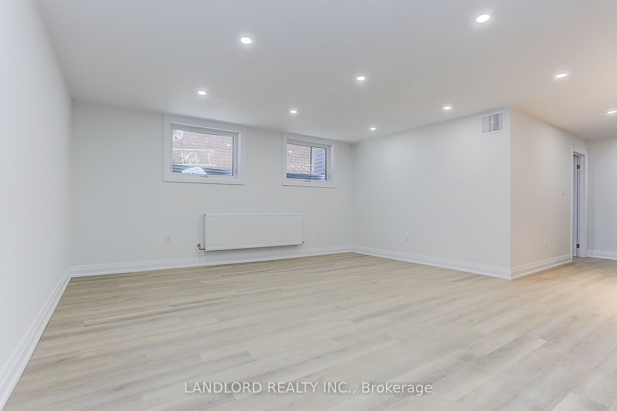 30 Lambton Avenue, #Lower