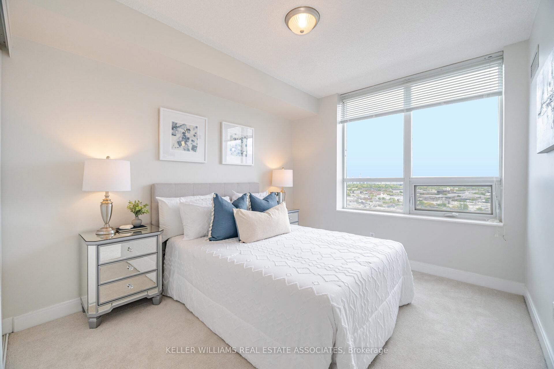 2 Bedrooms Condo at 35 Viking, Toronto For sale