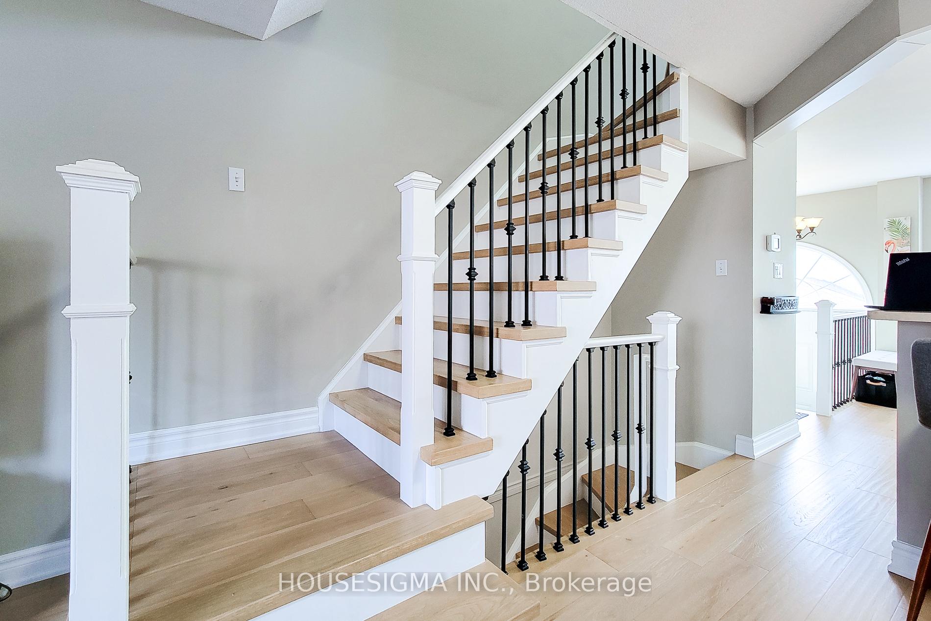 2 Bedrooms Condo at 3480 Upper Middle, Burlington For sale