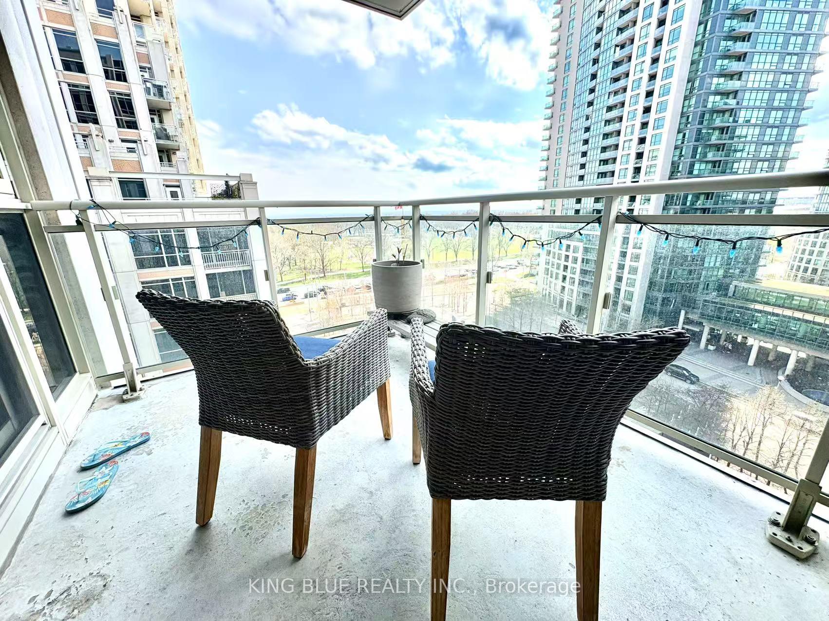 3 Bedrooms Condo at 35 Bastion,  Toronto For sale