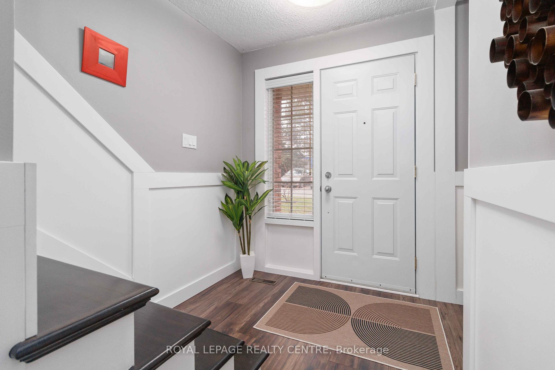 3 Bedrooms Condo at 3400 Rhonda, Mississauga For sale