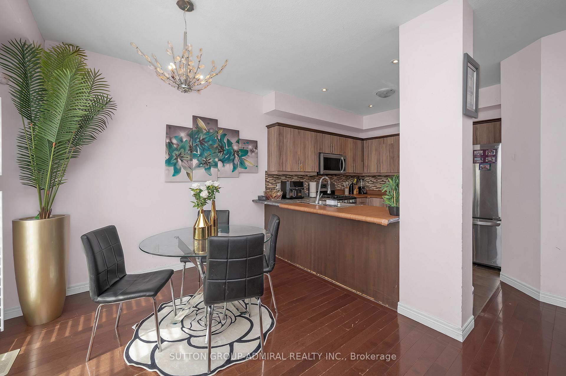 4 Bedrooms Condo at 6 Atessa,  Hamilton For sale
