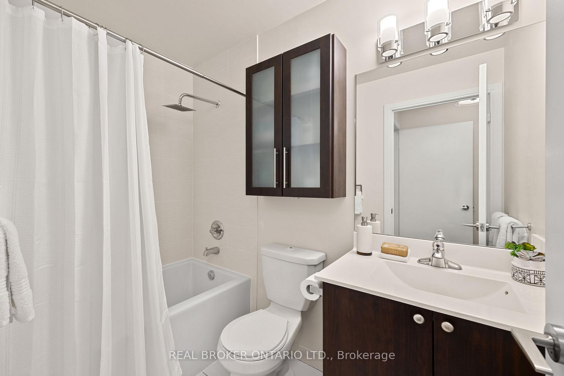 2 Bedrooms Condo at 181 Village Green, Toronto For sale