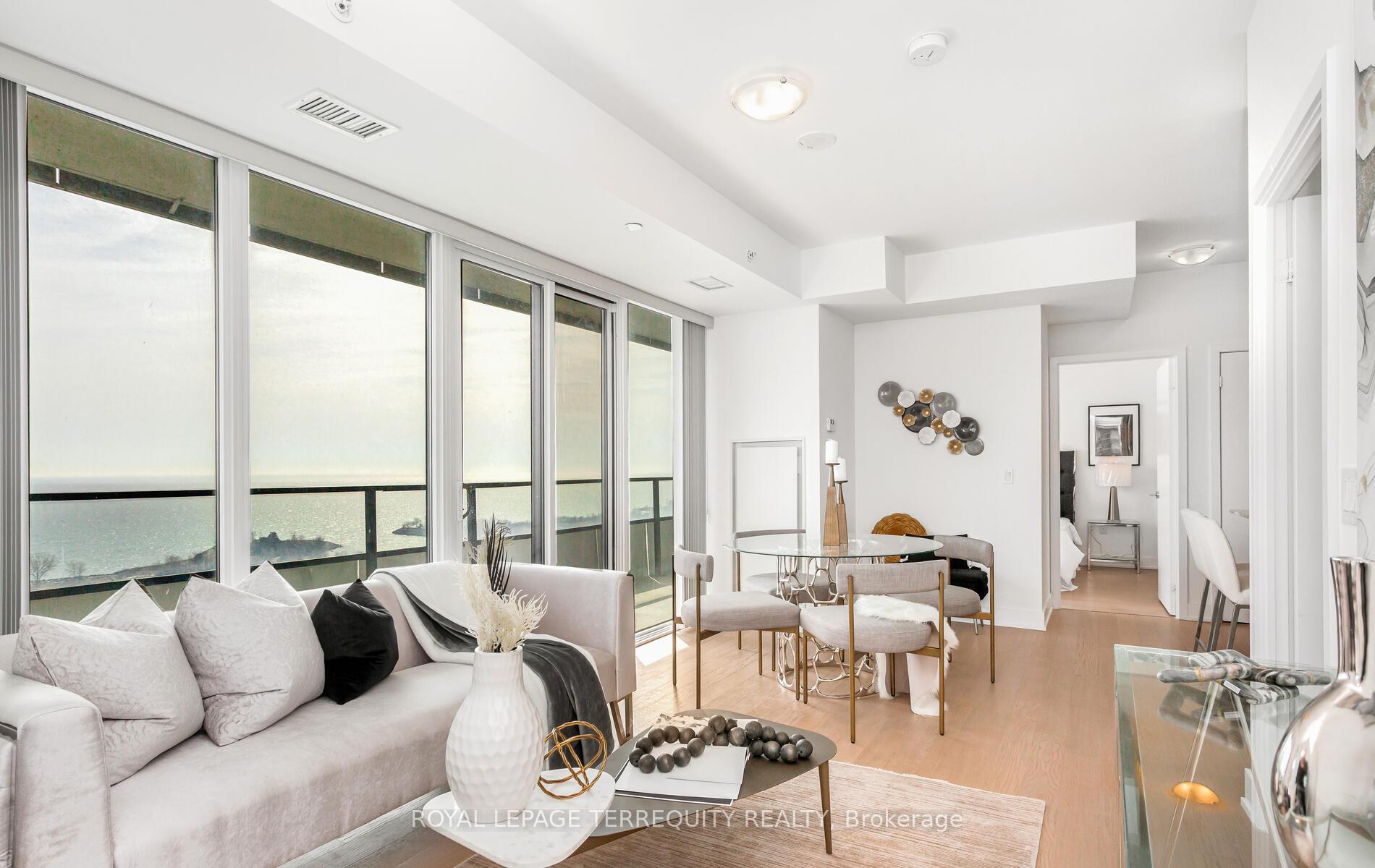 2 Bedrooms Condo at 30 Shore Breeze,  Toronto For sale