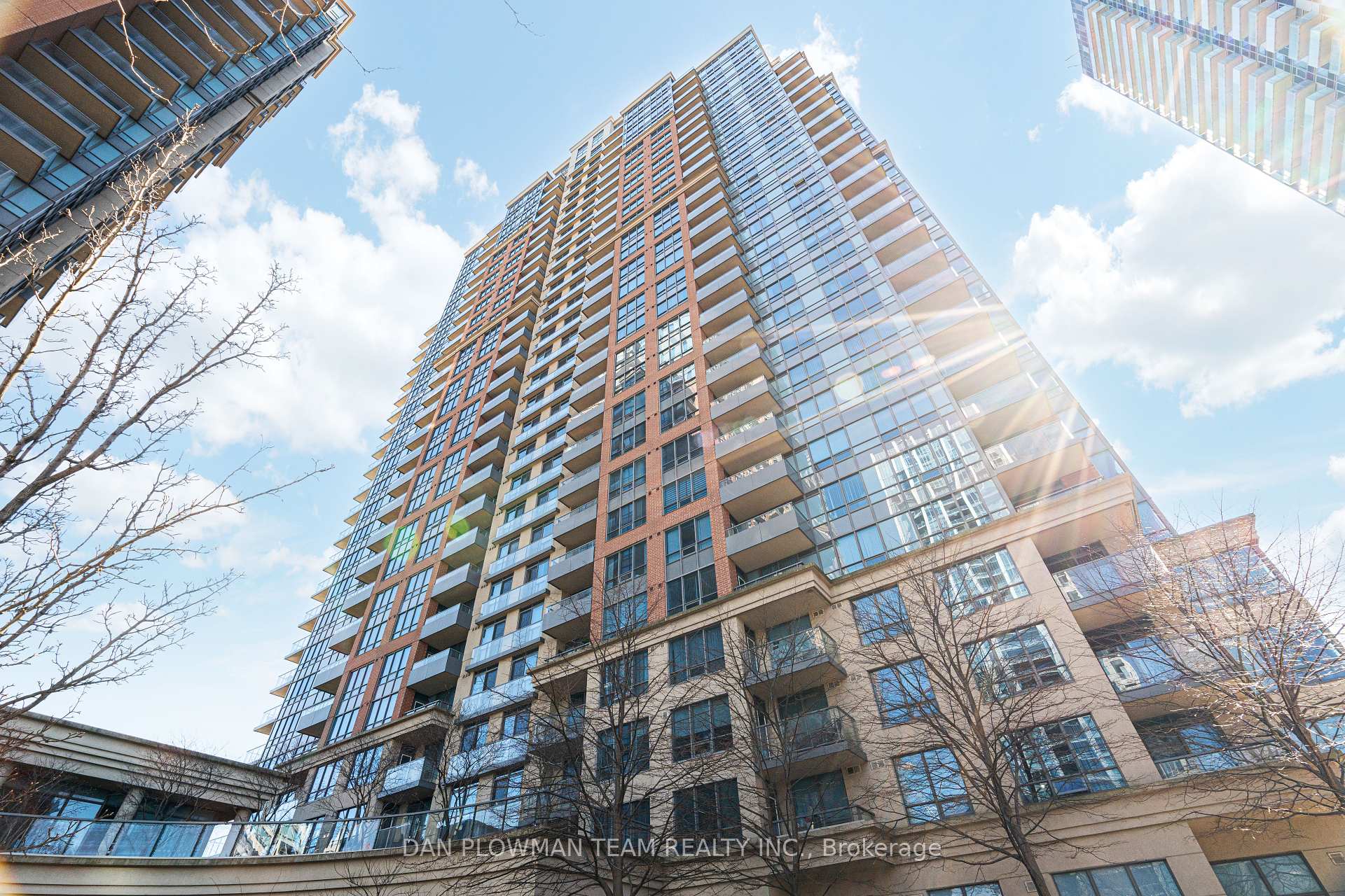 1 Bedroom Condo at 35 Viking, Toronto For sale