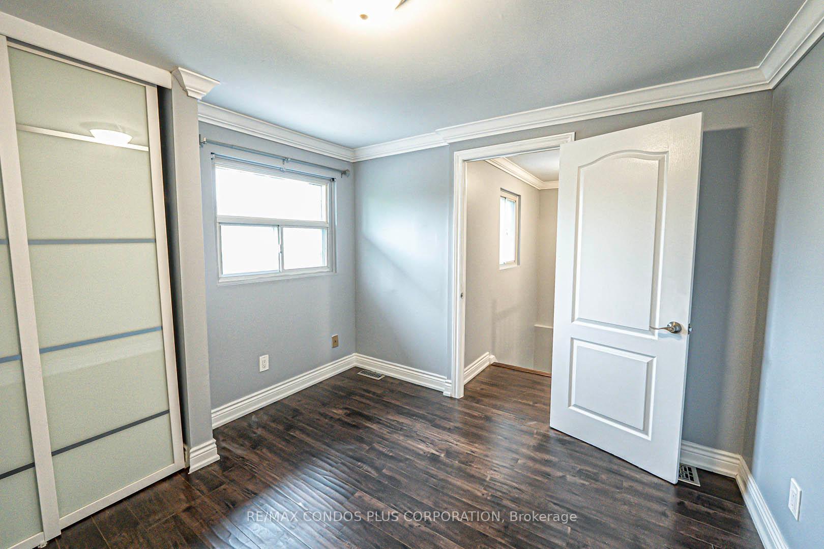 3 Bedrooms Condo at 525 Meadows, Mississauga For sale