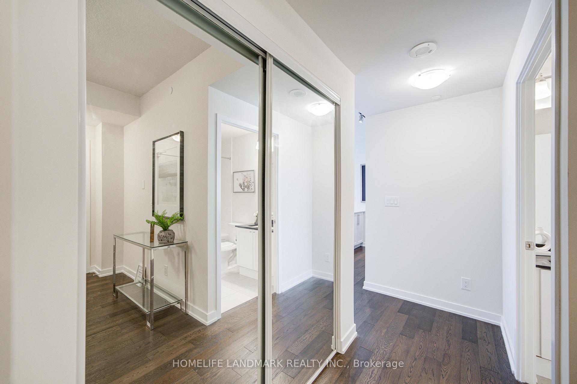 3 Bedrooms Condo at 4011 Brickstone, Mississauga For sale