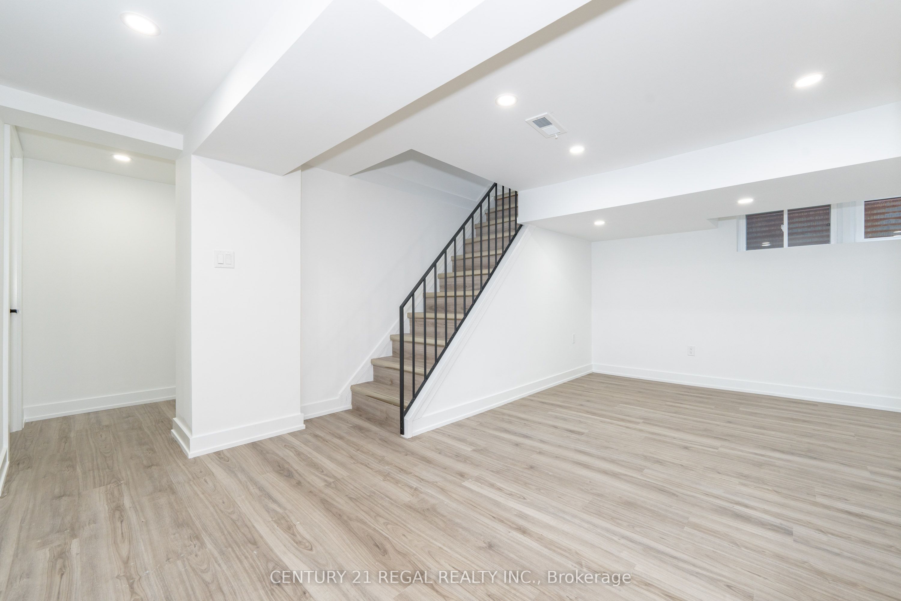 65 Mooregate Avenue, Toronto, ON M1K 3V9