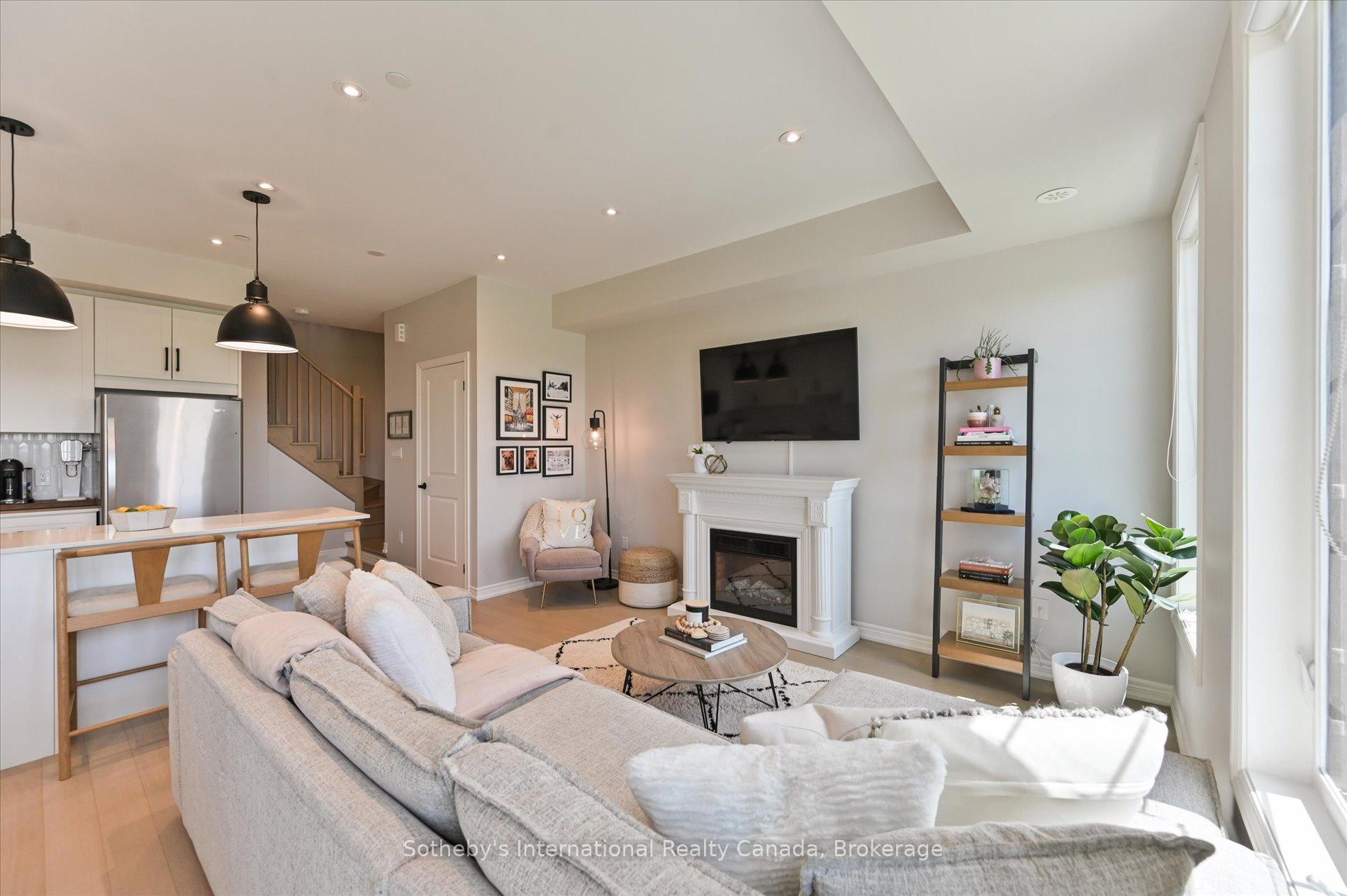 2 Bedrooms Condo at 2199 Lillykin, Oakville For sale