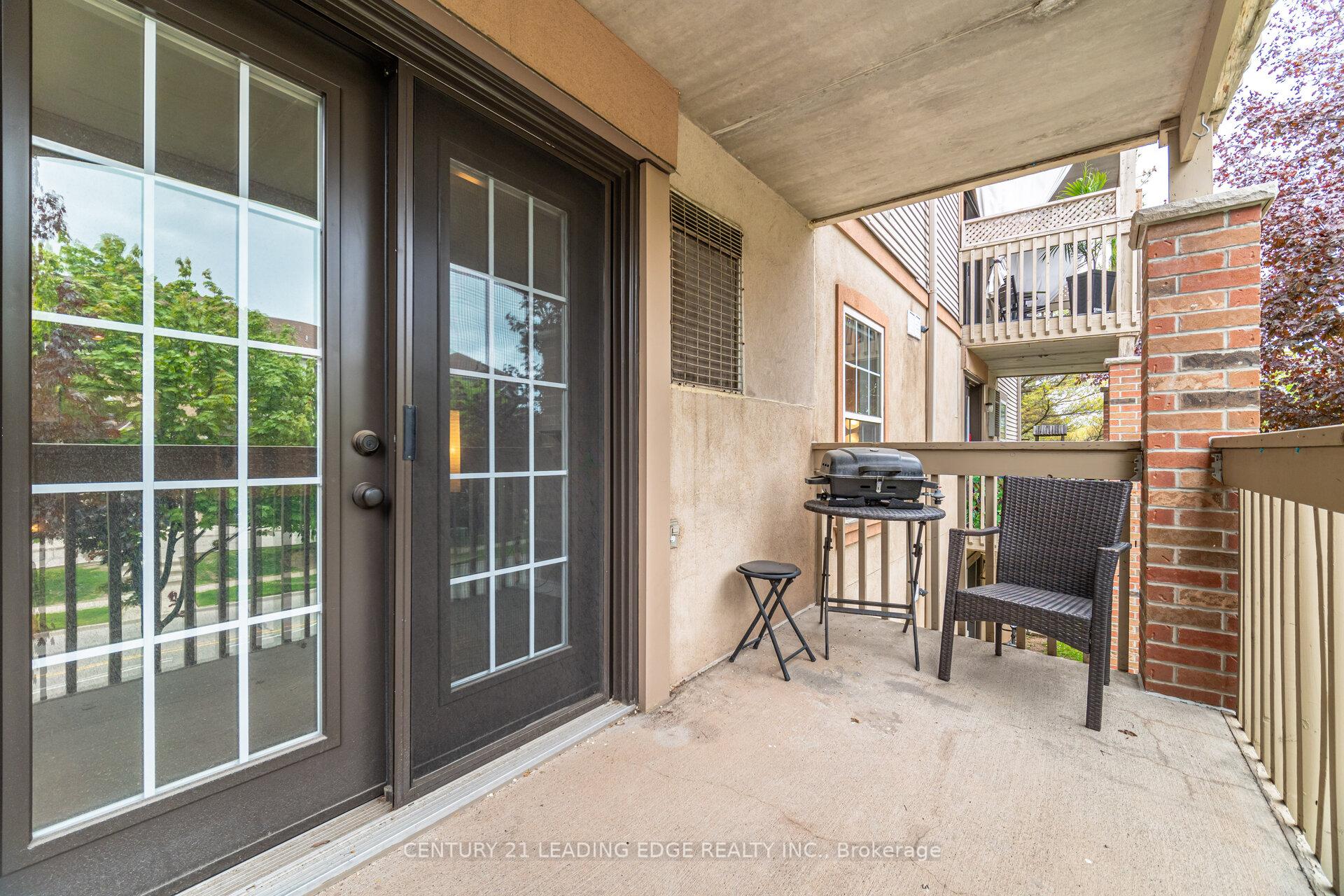 2 Bedrooms Condo at 4005 Kilmer, Burlington For sale