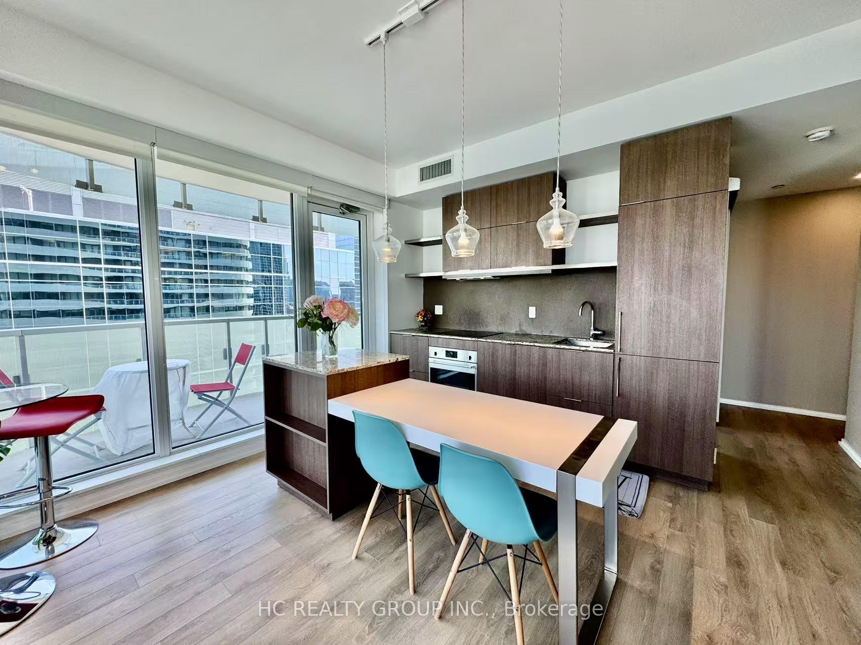 2 Bedrooms Condo at 197 Yonge, Toronto For sale