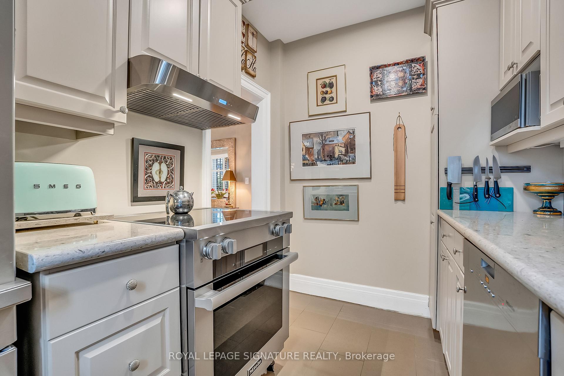 2 Bedrooms Co-op at 150 St Clair, Toronto For sale