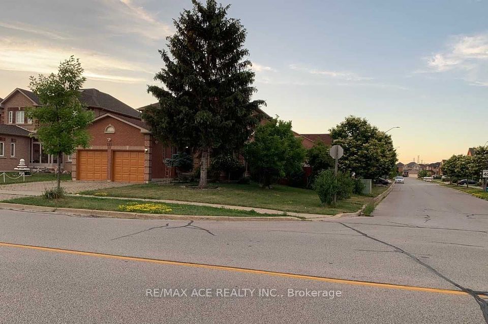 #BSMT - 282 Highglen Avenue, Markham, ON L3S 3W2