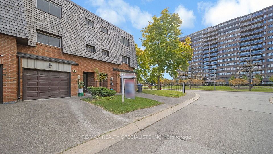 31 Briar Path, Brampton, ON L6T 2A3