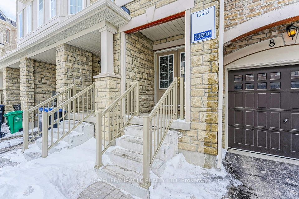 8 Hobart Gardens, Brampton, ON L6Z 0B4