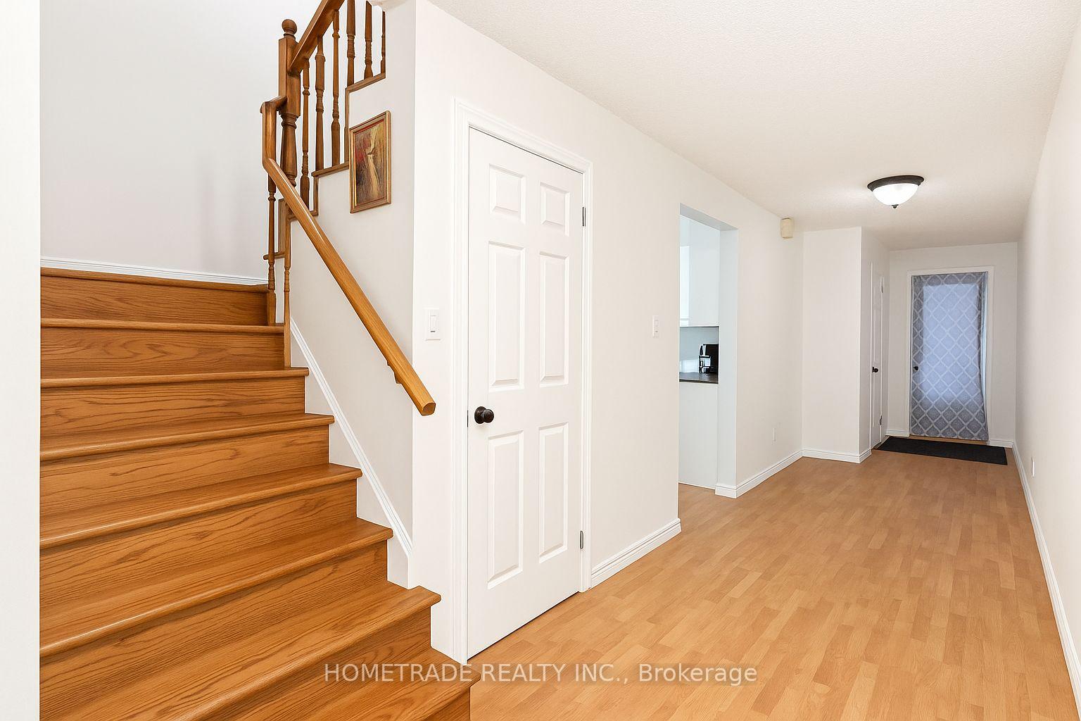 3 Bedrooms Condo at 2021 Sixth, Oakville For sale
