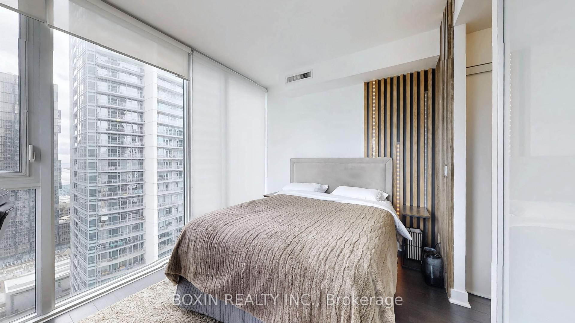 2 Bedrooms Condo at 290 Adelaide,  Toronto For sale