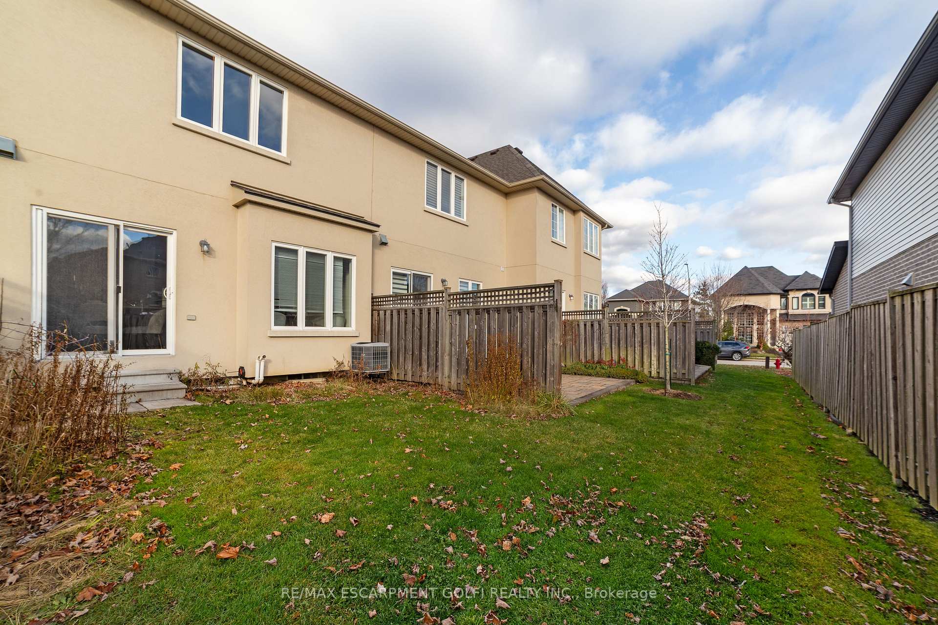 3 Bedrooms Condo at 7 FOREST VALLEY,  Hamilton For sale