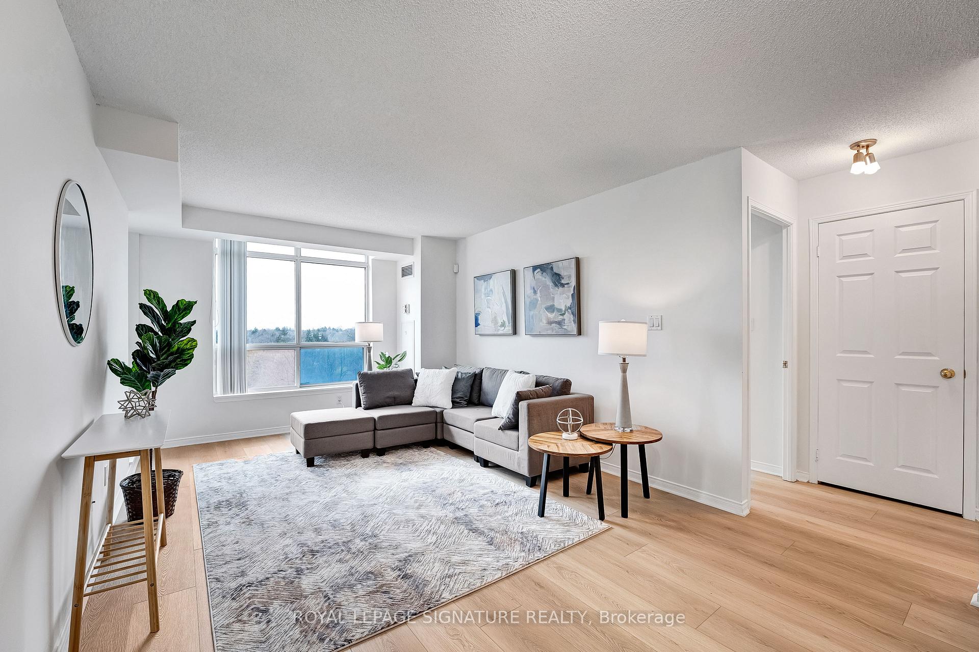 2 Bedrooms Condo at 233 Beecroft, Toronto For sale
