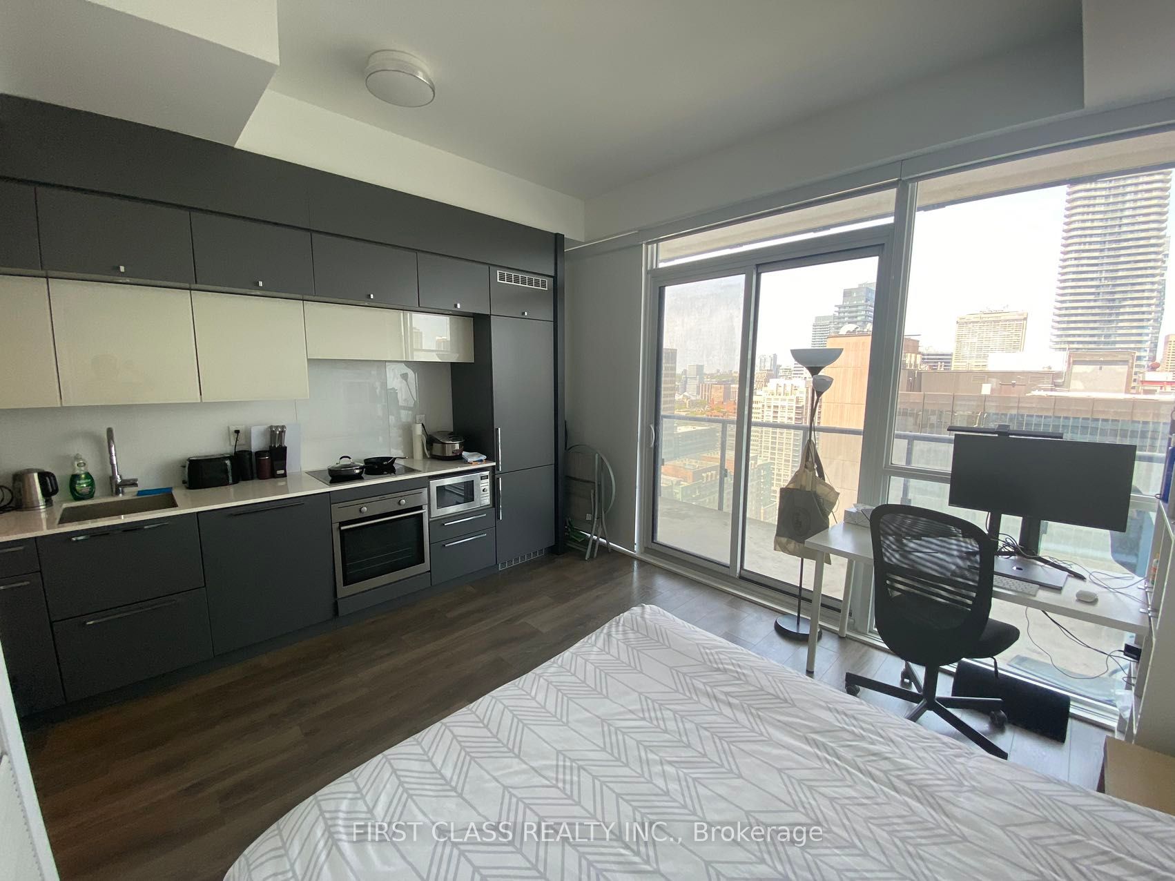 15 Grenville Street, #2906