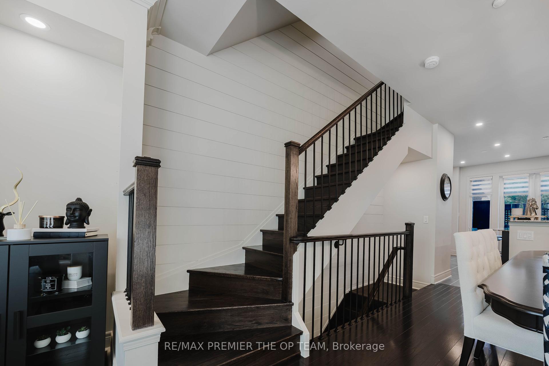 3 Bedrooms Condo at 8347 Kipling, Vaughan For sale