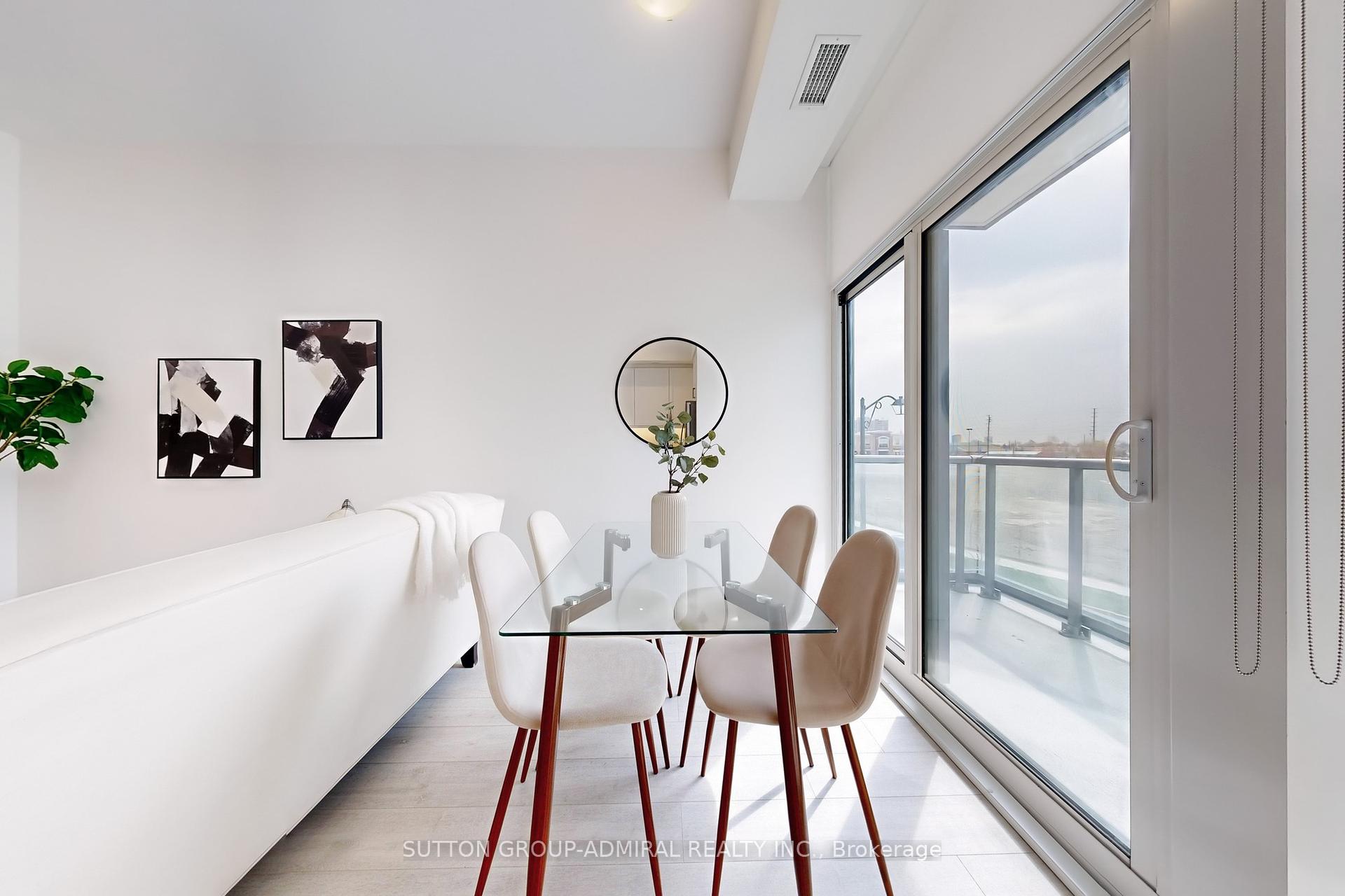 2 Bedrooms Condo at 10 Gatineau, Vaughan For sale