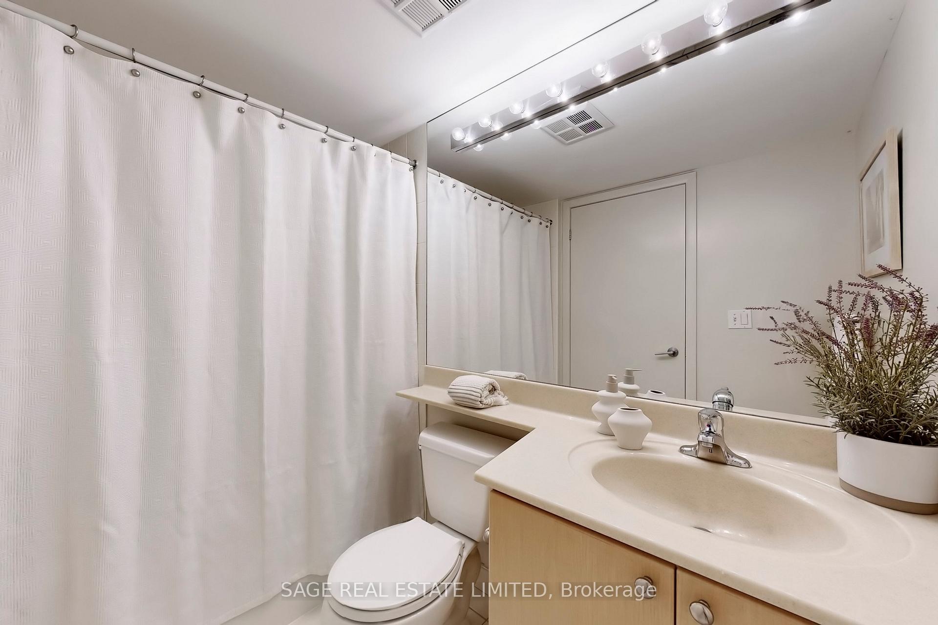 2 Bedrooms Condo at 219 Fort York, Toronto For sale