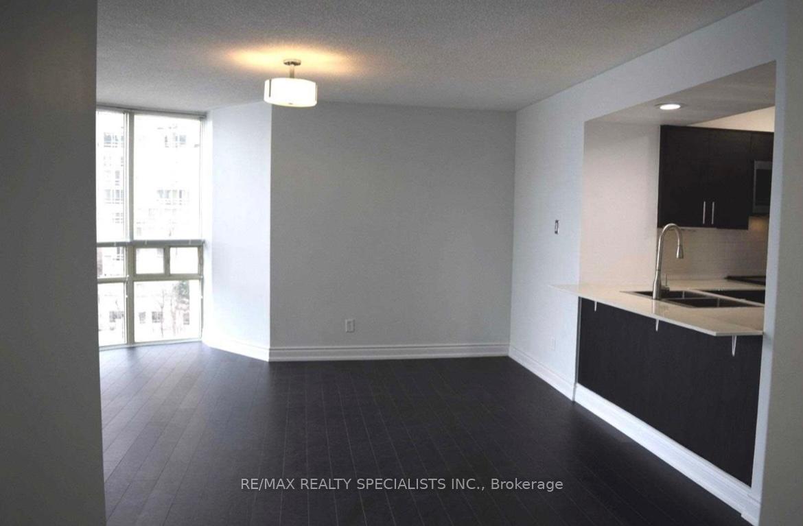 2 Bedrooms Condo at 50 Eglinton, Mississauga For sale
