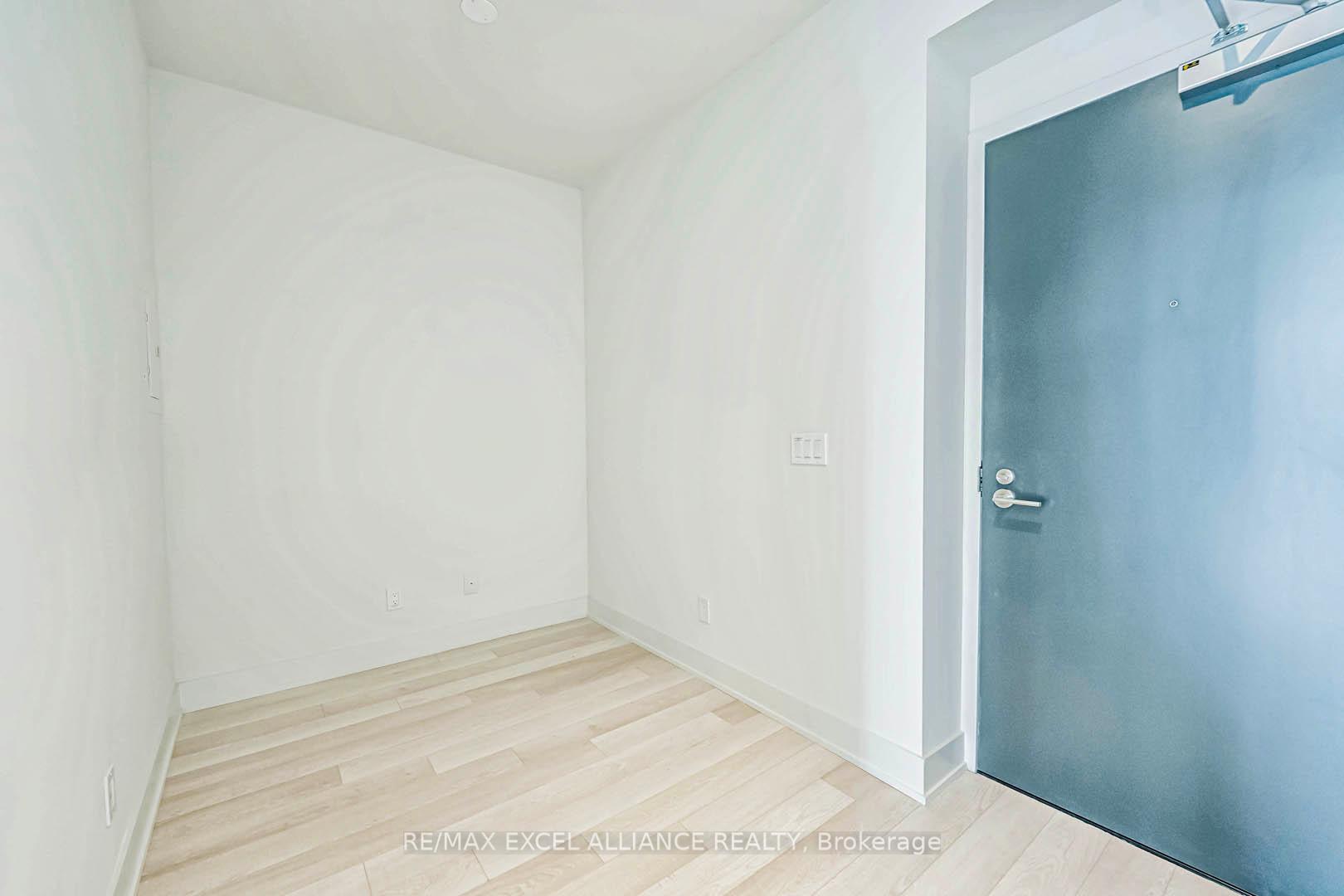 2 Bedrooms Condo at 8 Cumberland, Toronto For sale