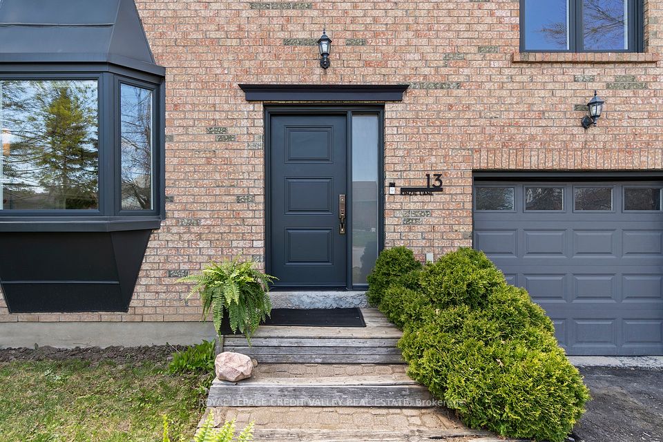 13 Kinzie Lane, Barrie, ON L4M 6A2