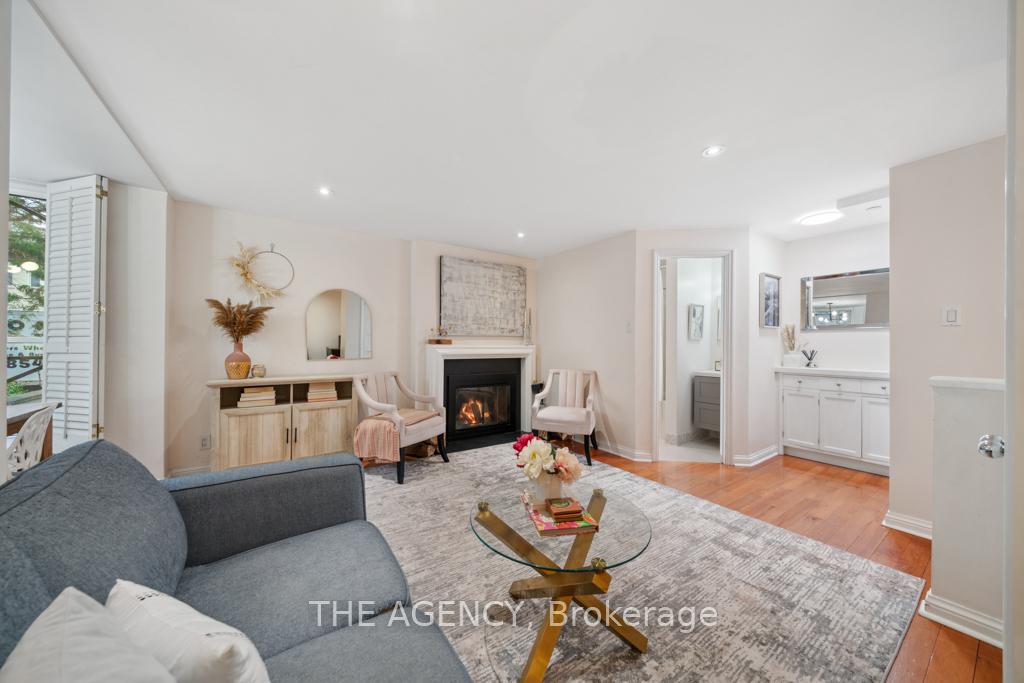 2 Bedrooms Condo at 105 Heath, Toronto For sale