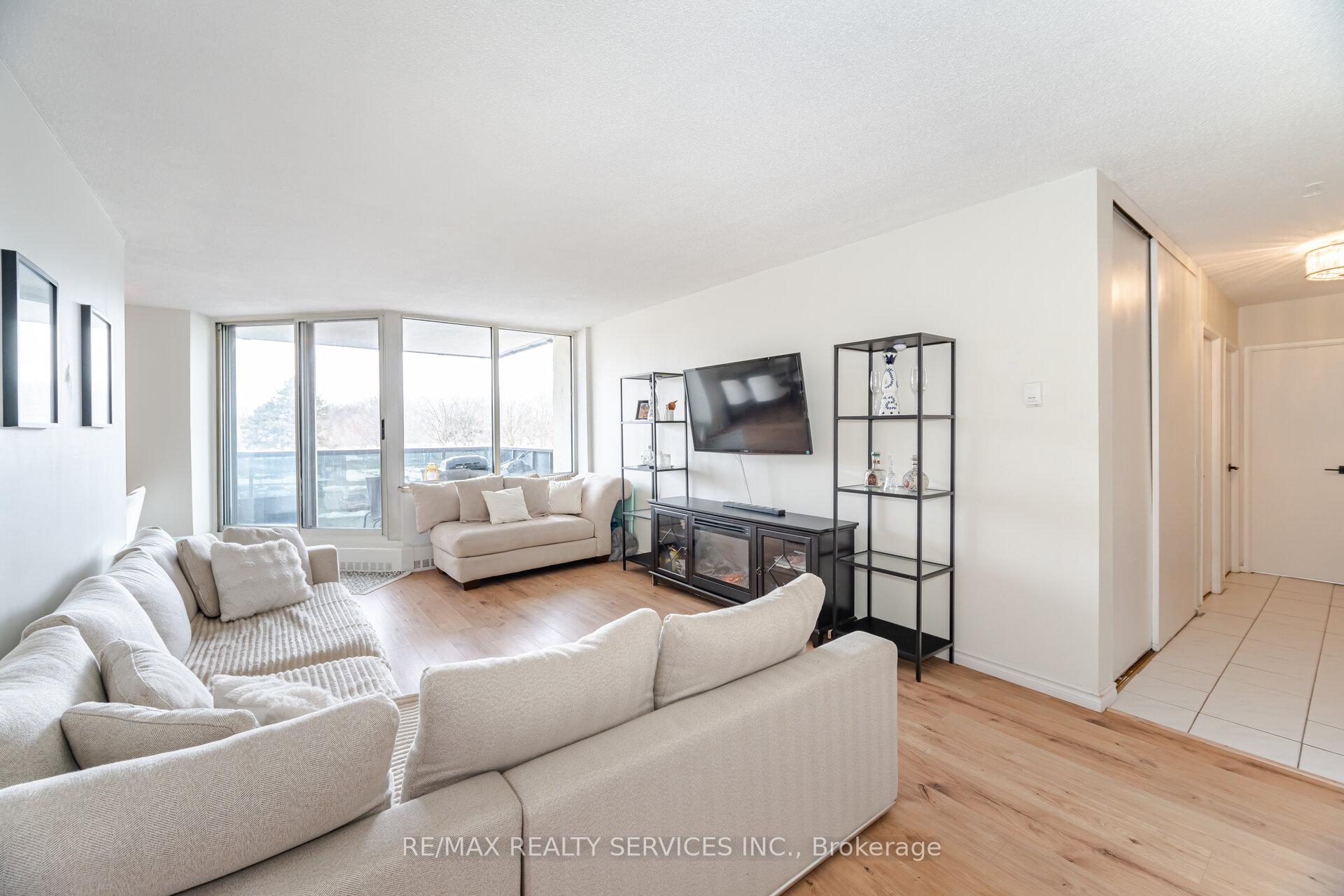 2 Bedrooms Condo at 420 Mill,  Toronto For sale