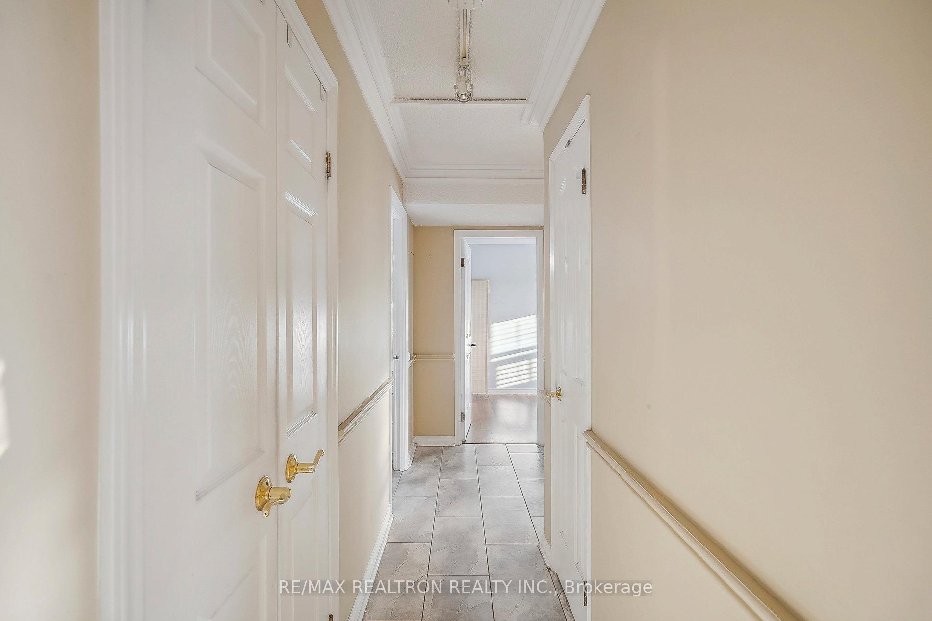 2 Bedrooms Condo at 21 East,  Hamilton For sale