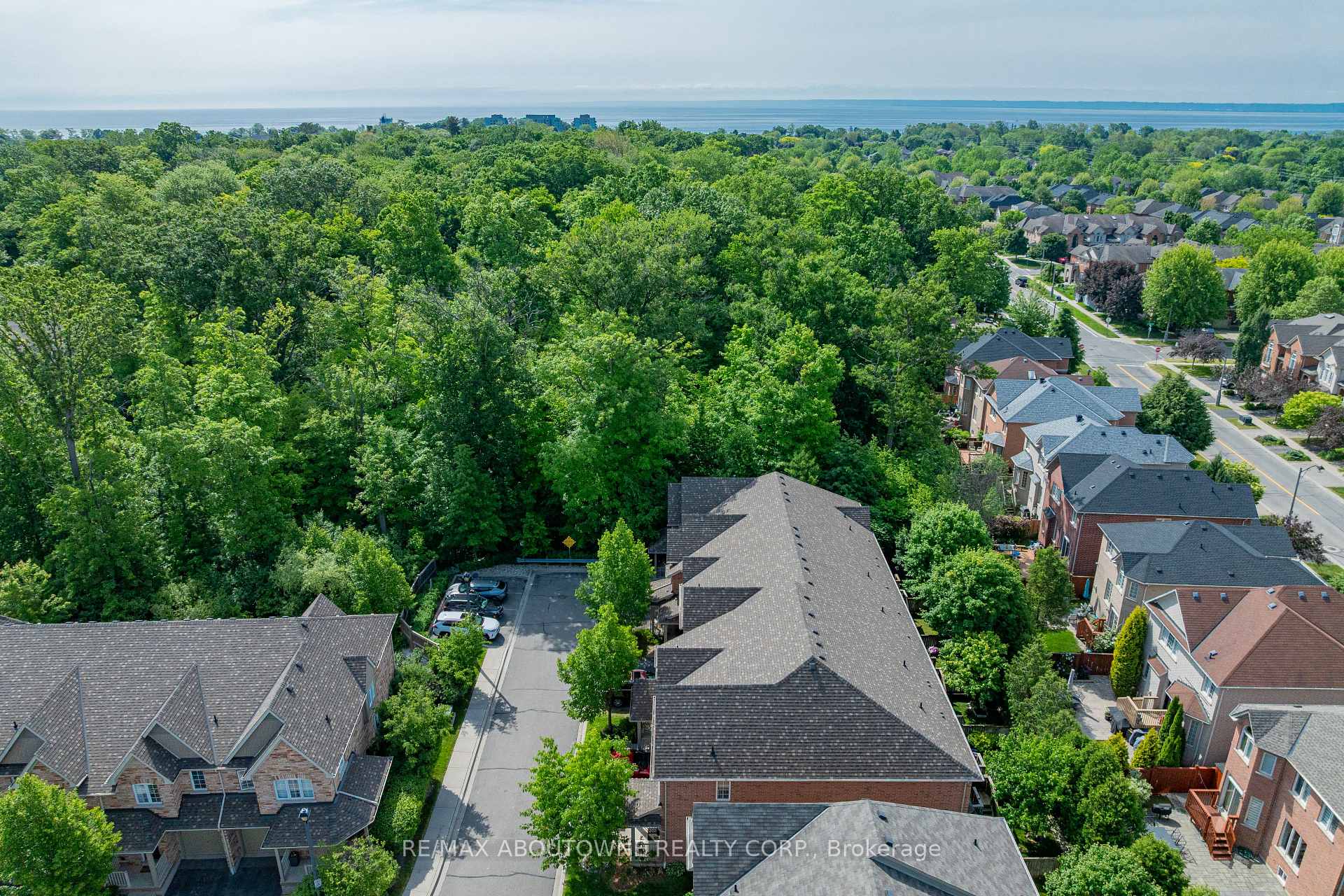 3 Bedrooms Condo at 233 Duskywing, Oakville For sale