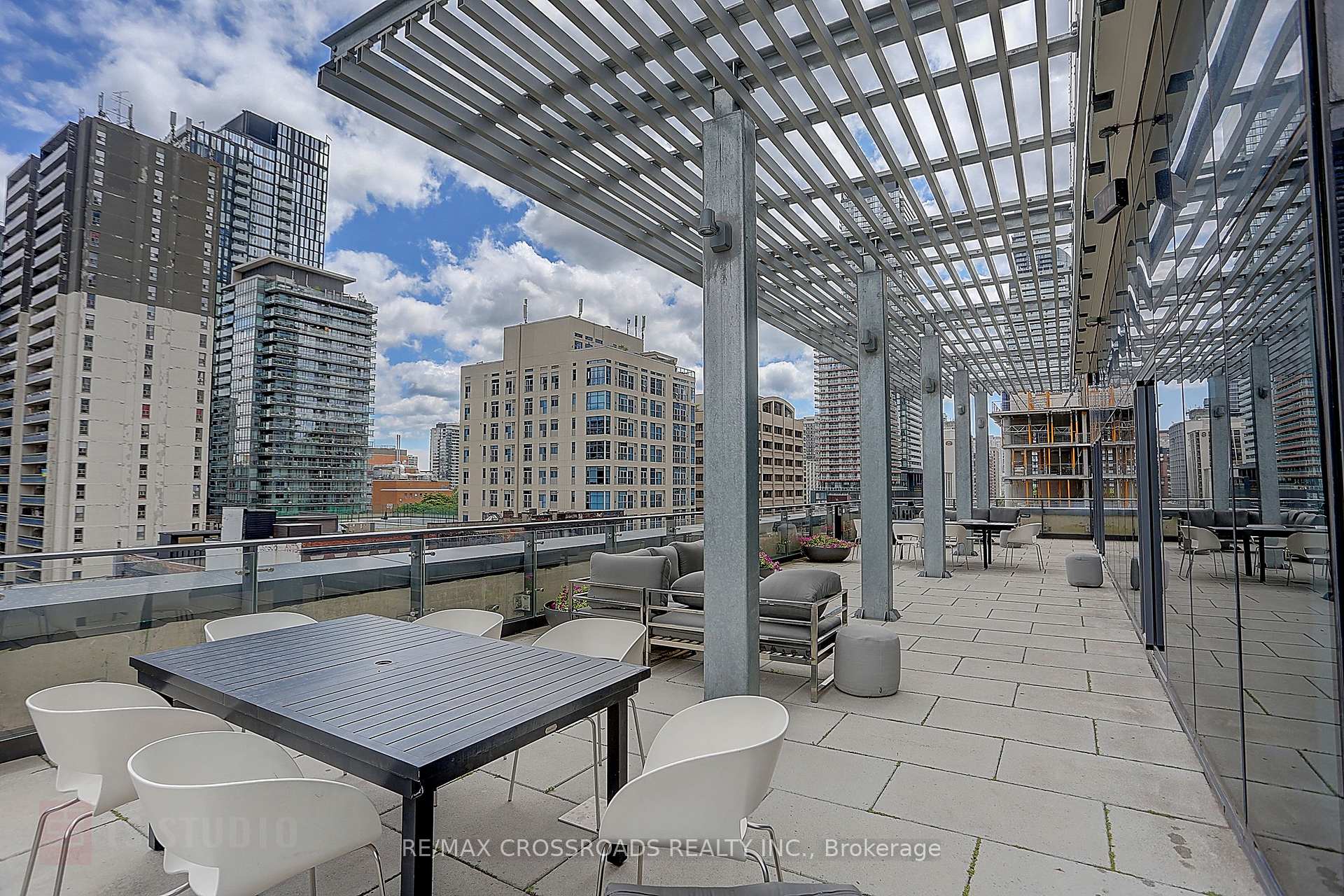 2 Bedrooms Condo at 5 St Joseph, Toronto For sale
