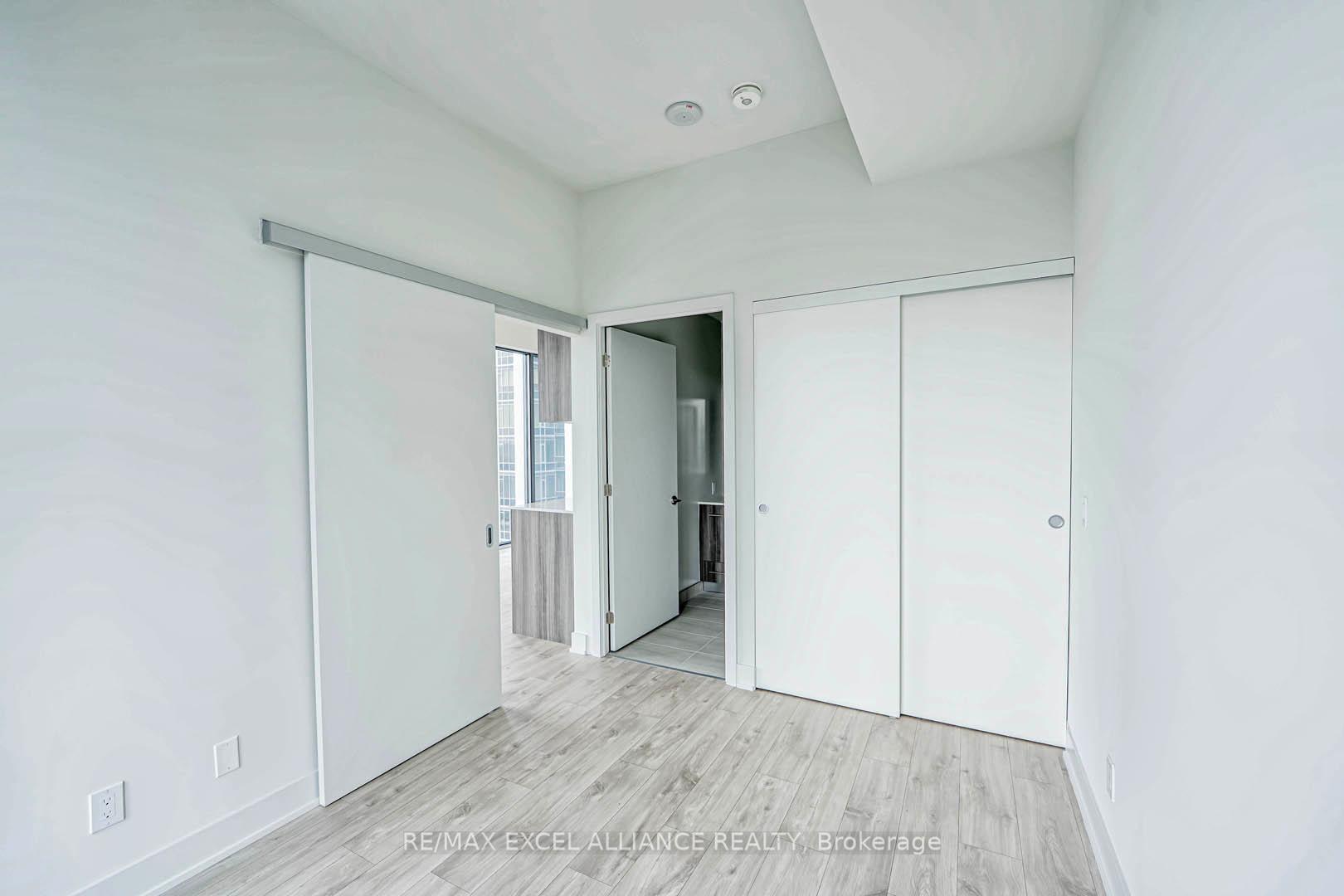 2 Bedrooms Condo at 8 Cumberland,  Toronto For sale