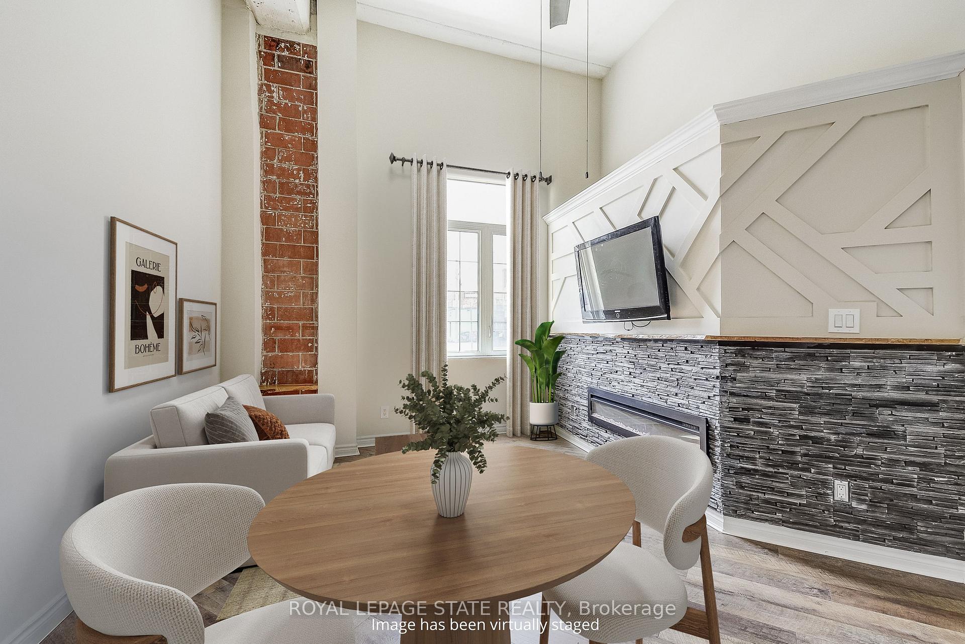 2 Bedrooms Condo at 80 King William, Hamilton For sale