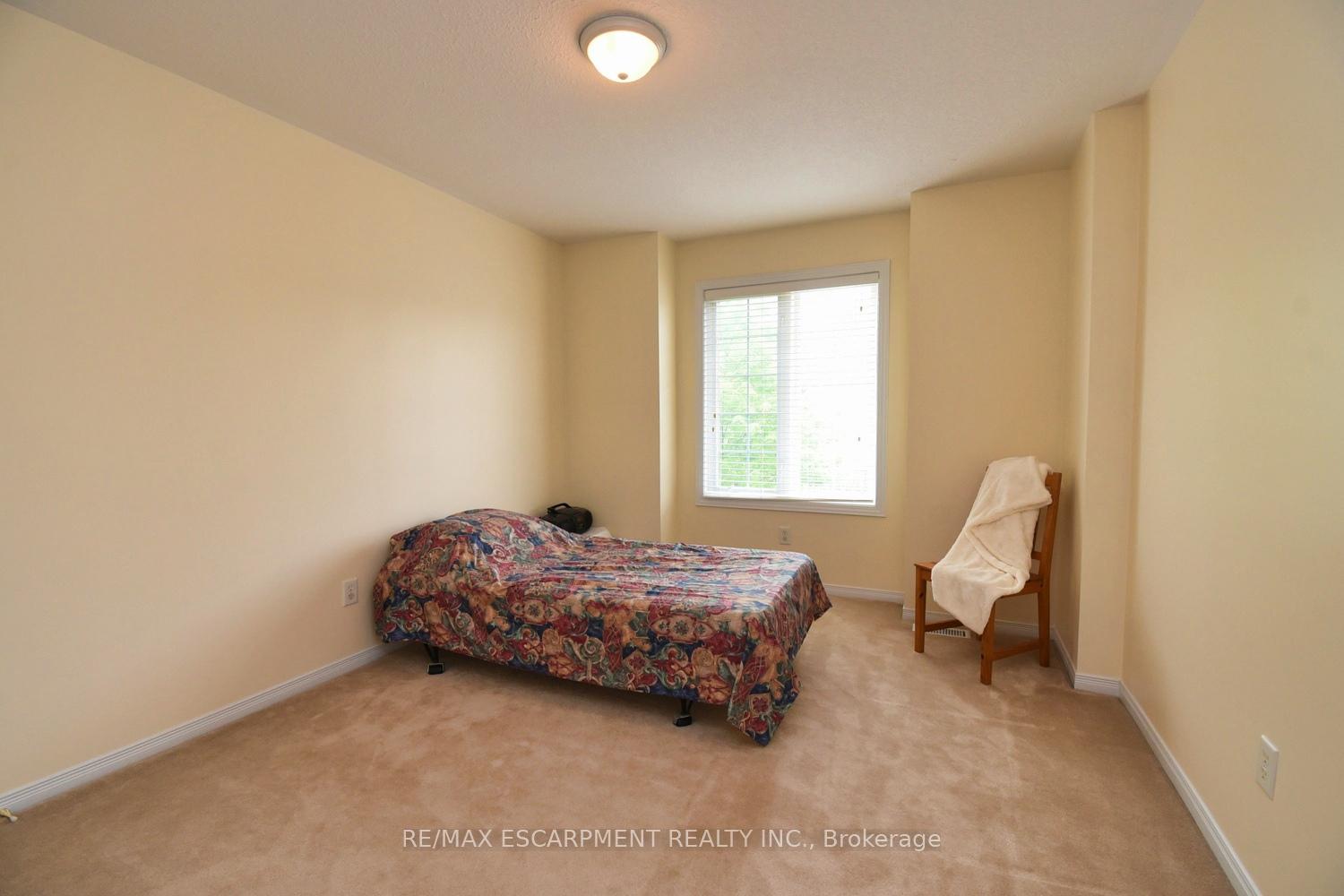 3 Bedrooms Condo at 7 Southside, Hamilton For sale